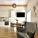 Cozy Studio Apartment Central